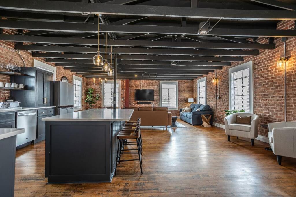 The Loft At 113 - Gateway To The North Texas Hill Country Appartement Muenster Buitenkant foto